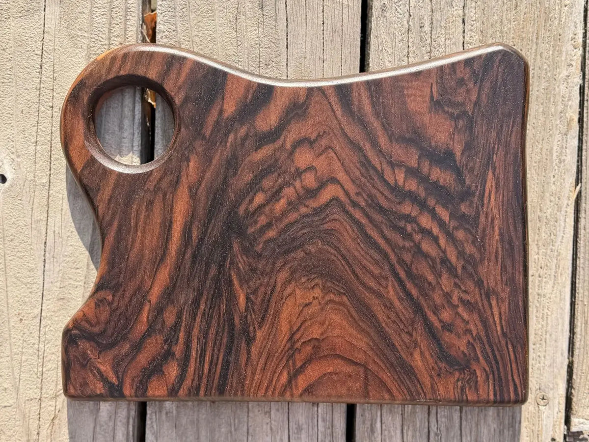 English Walnut Free-Form Serving Board – Circle Handle