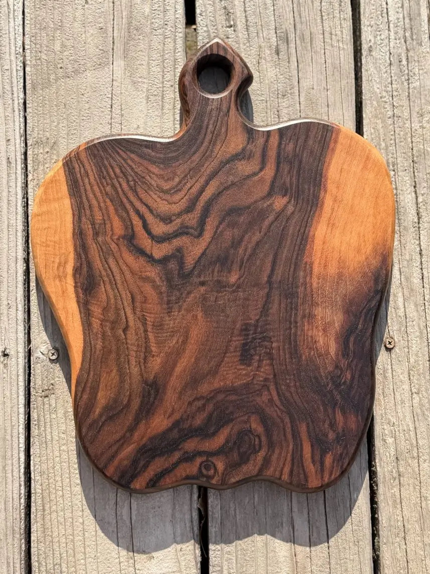 English Walnut Apple Serving Board – Heartwood & Sapwood