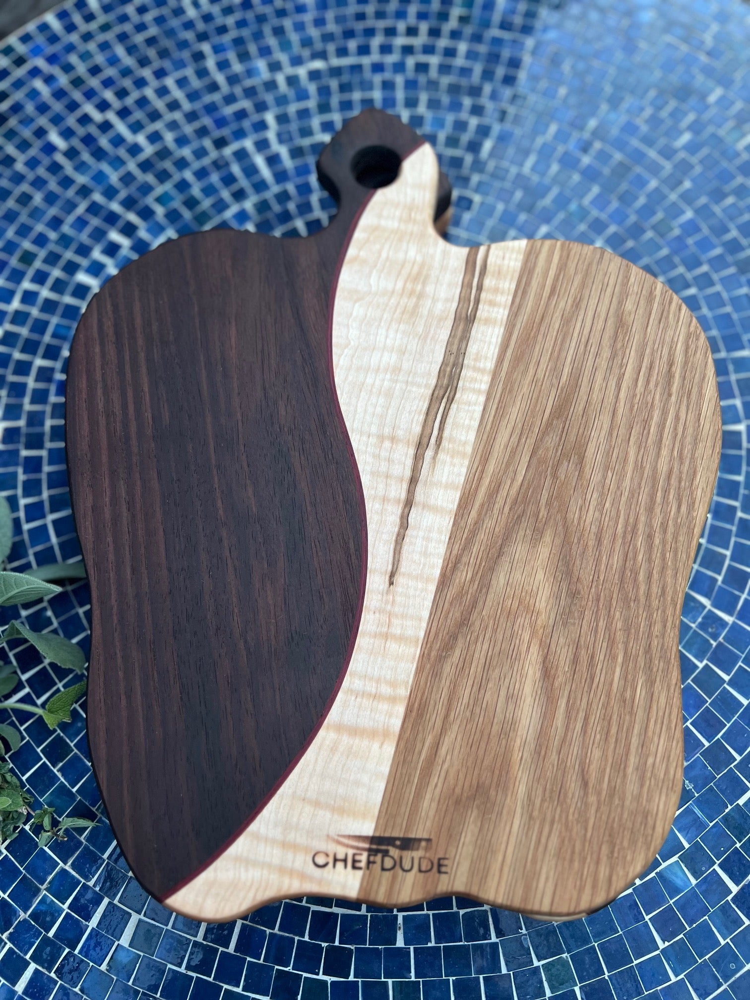 Apple - Shaped Cutting Board – Handcrafted from Premium Hardwoods - Chefdude Boards
