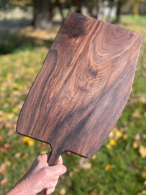Artisan - Crafted, Live - Edge Black Walnut Cutting Board with Handle - Chefdude Boards