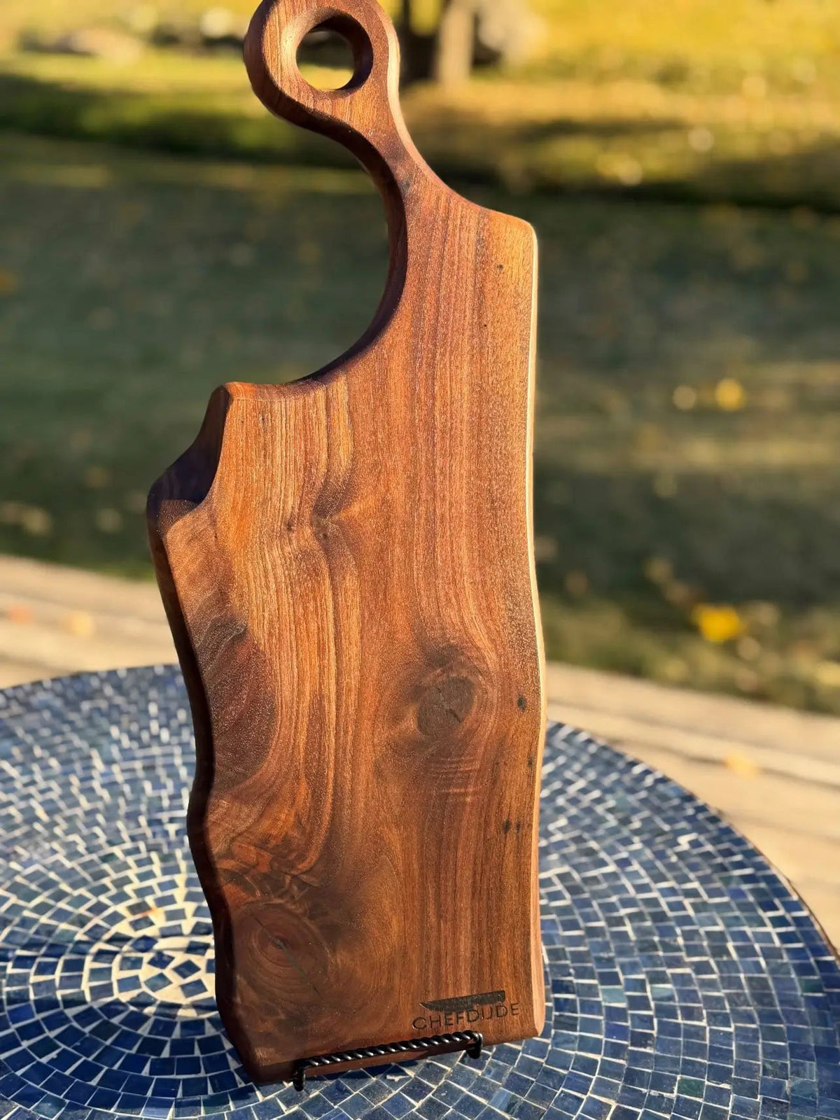 Black Walnut Live Edge Serving Board – Offset Circle Handle - Chefdude Boards