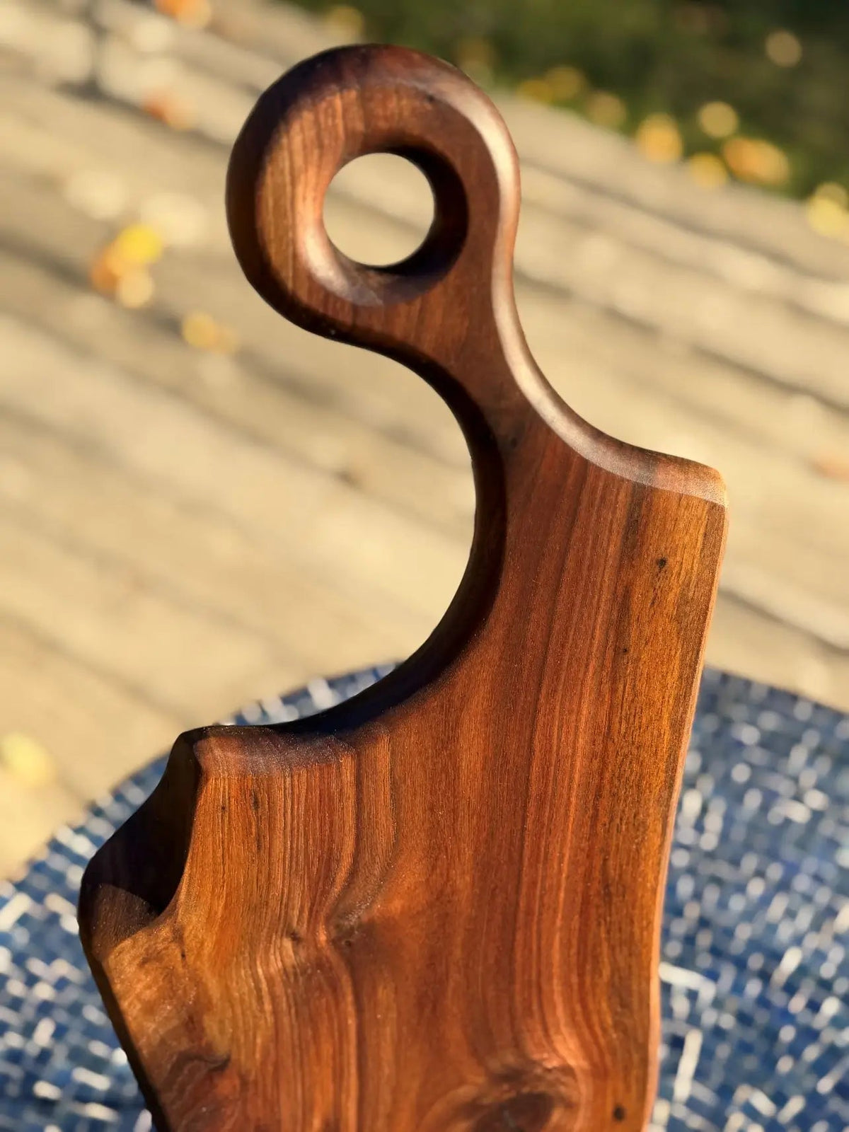 Black Walnut Live Edge Serving Board – Offset Circle Handle - Chefdude Boards