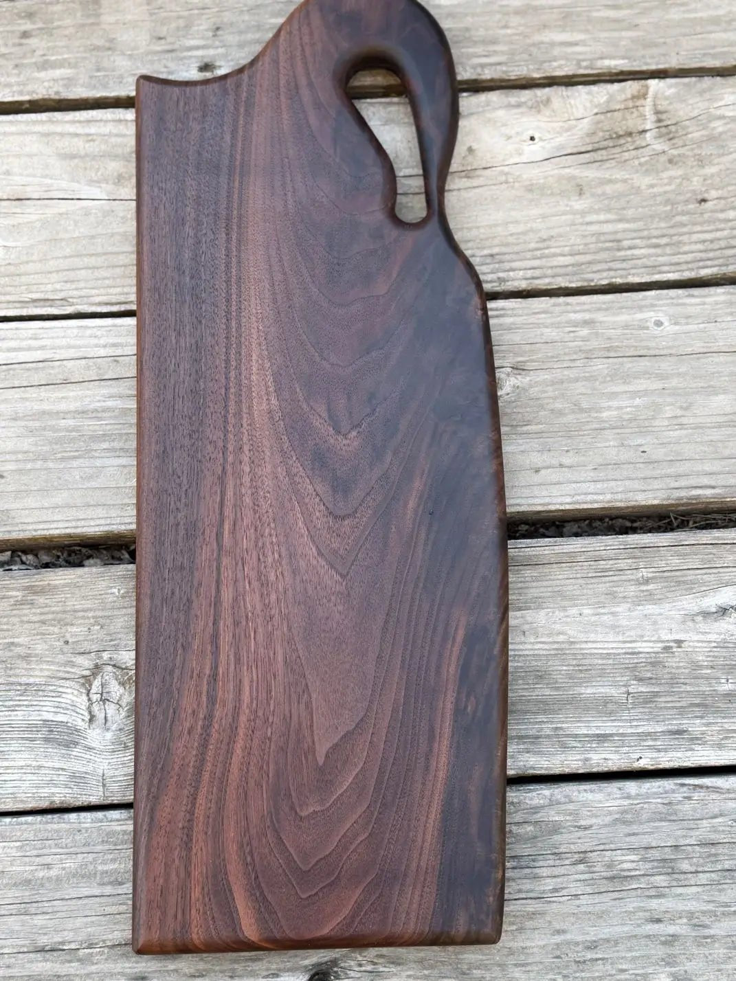 Black Walnut Serving Board – Feathered Grain & Sculpted Handle - Chefdude Boards