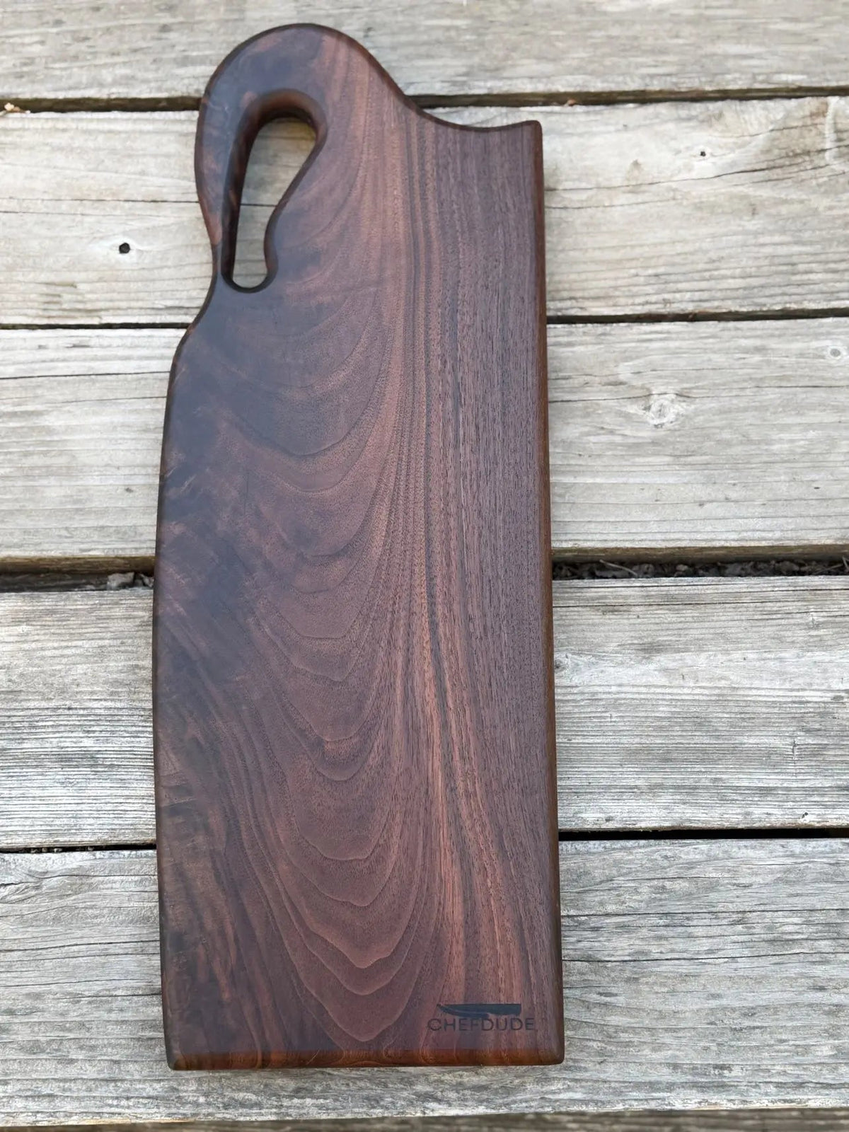 Black Walnut Serving Board – Feathered Grain & Sculpted Handle - Chefdude Boards