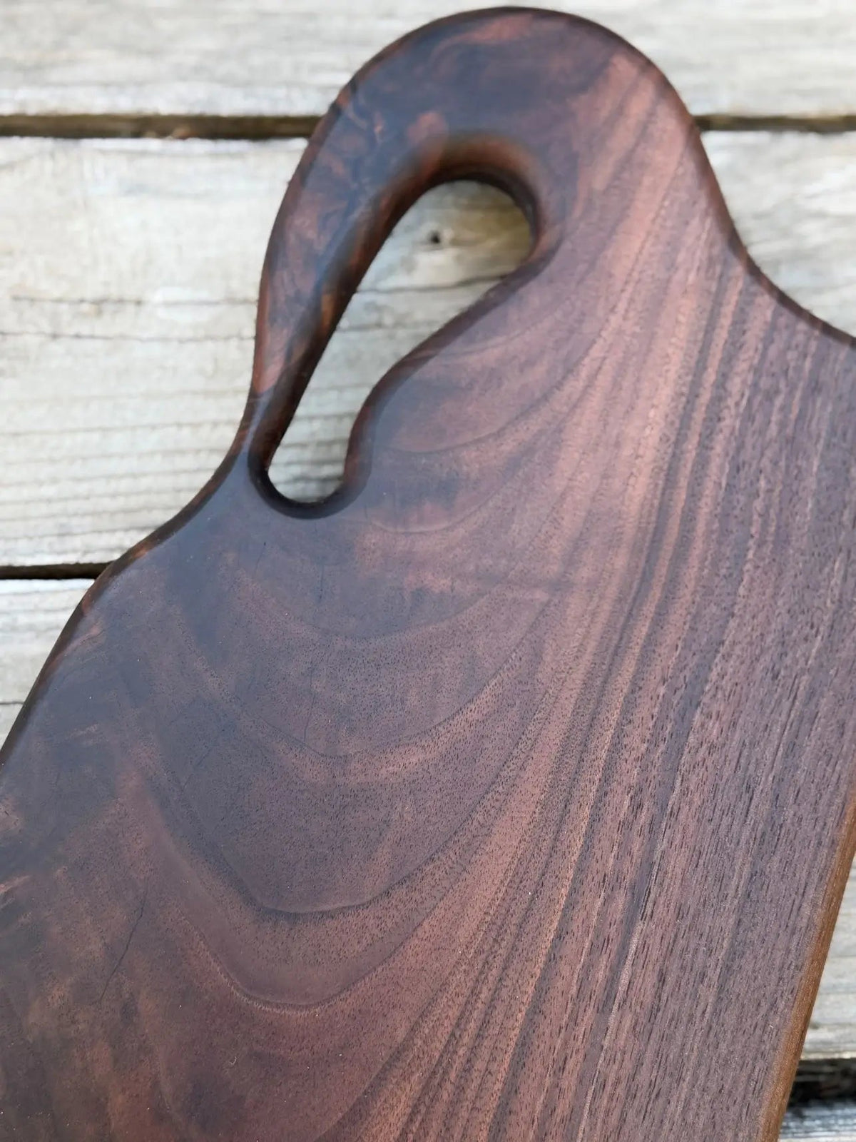 Black Walnut Serving Board – Feathered Grain & Sculpted Handle - Chefdude Boards
