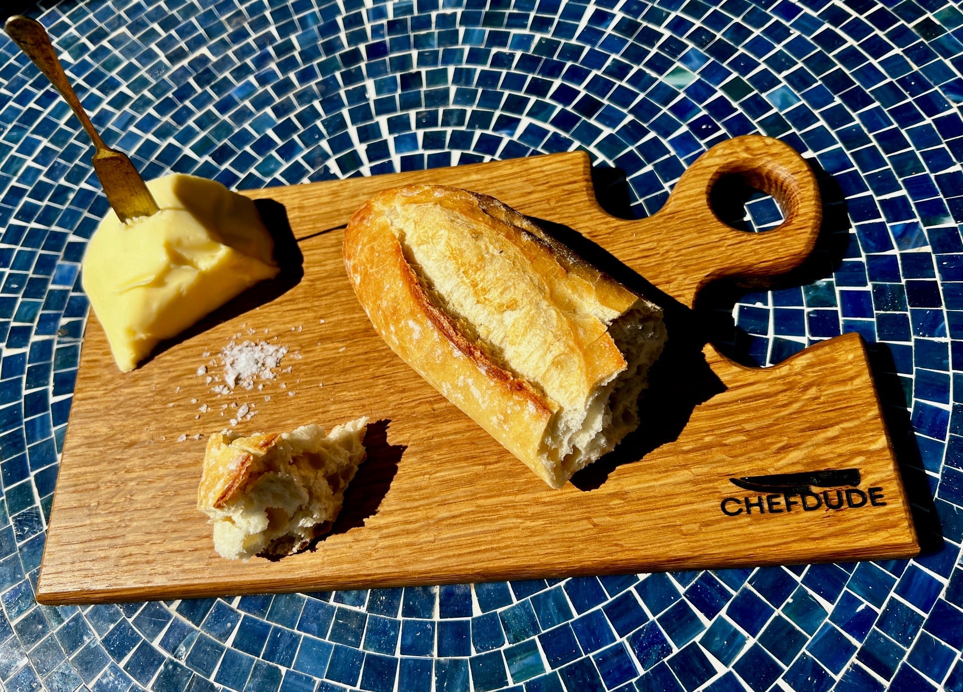 Compact White Oak Cutting Board with Distinctive Handle – Handmade Wooden Serving & Charcuterie Board - Chefdude Boards