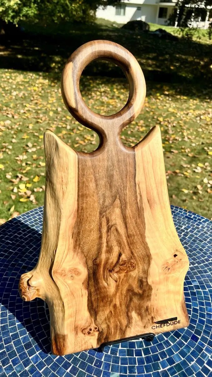 English Walnut Serving Board – Knobby Live Edges & Circle Handle - Chefdude Boards