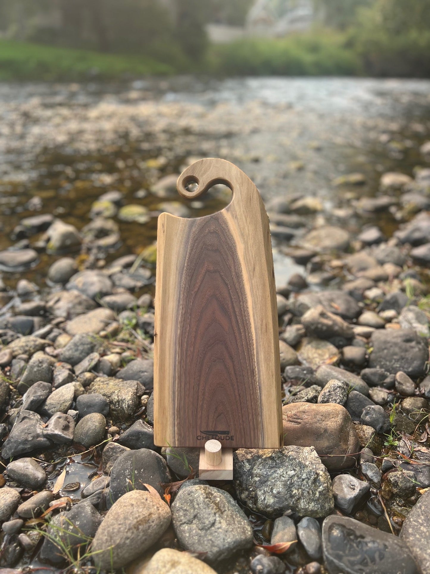 Rustic Walnut Cutting Board with Curved Handle – Handcrafted with Natural Sapwood (7” x 17” x .8”) - Chefdude Boards