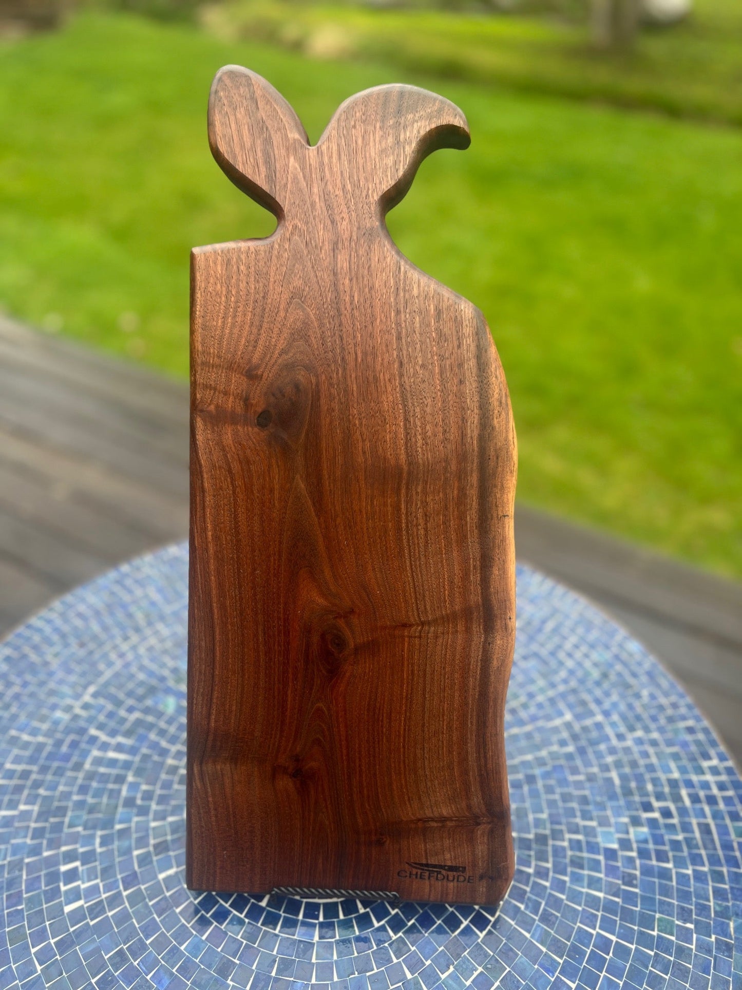 Signature Series: Walnut Board with 2 - Leaf Handle - Chefdude Boards