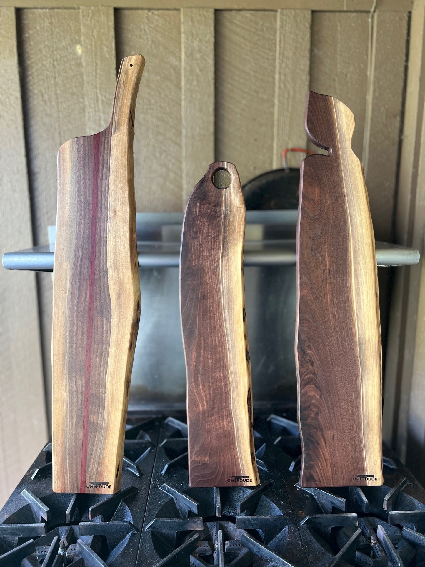 The Lady - a Slender Walnut Baguette Board with Leaf Handle, Live Edge and Sap Wood - Chefdude Boards