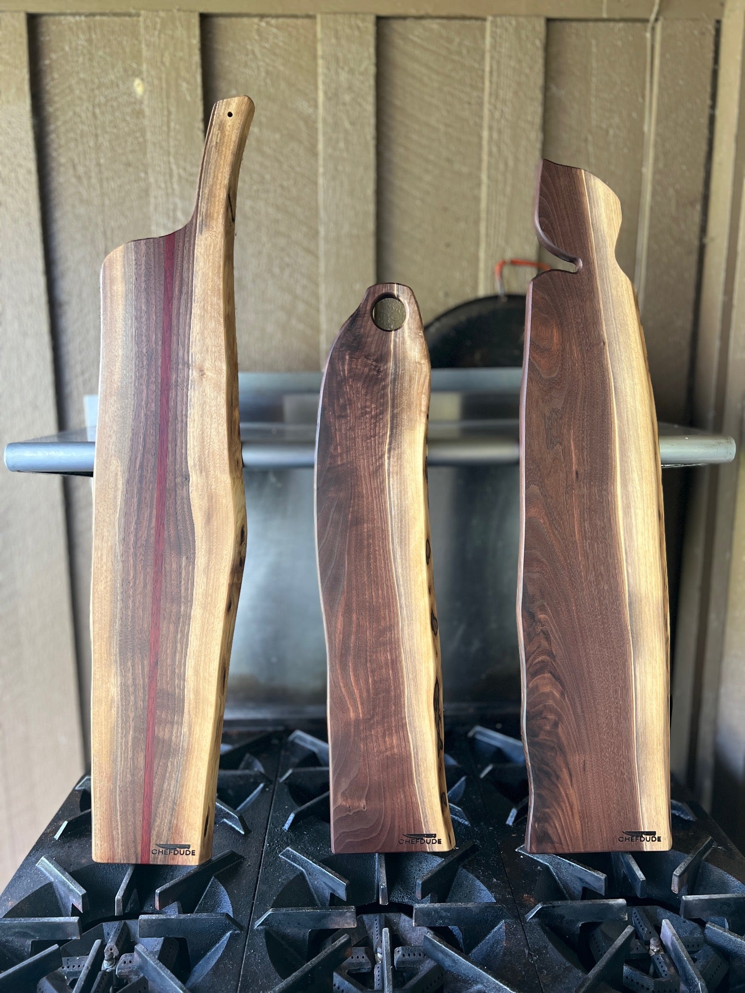 The Lady - a Slender Walnut Baguette Board with Leaf Handle, Live Edge and Sap Wood - Chefdude Boards