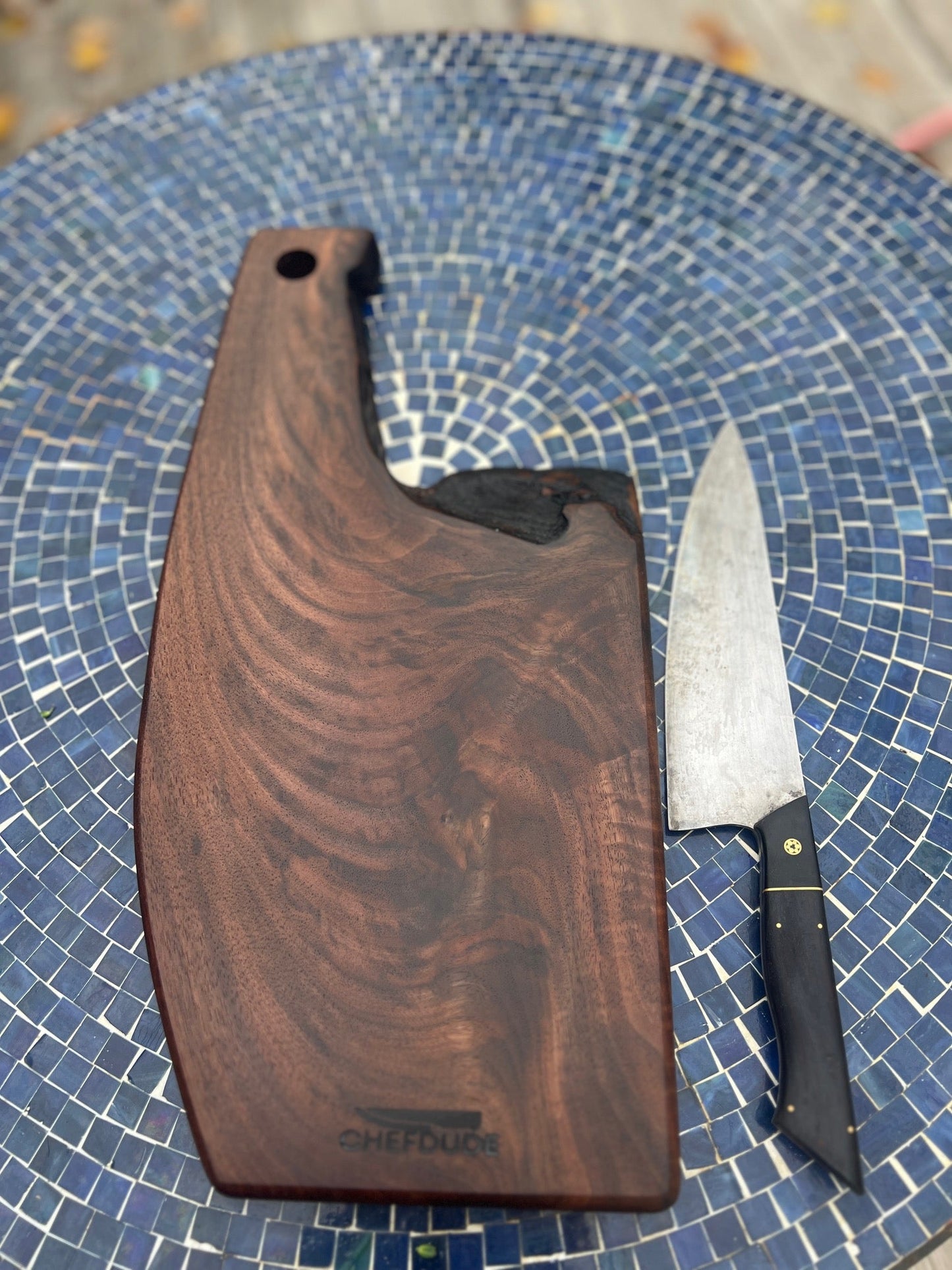 Uniquely - Shaped Deep Chocolate Walnut Board with Long Handle - Chefdude Boards